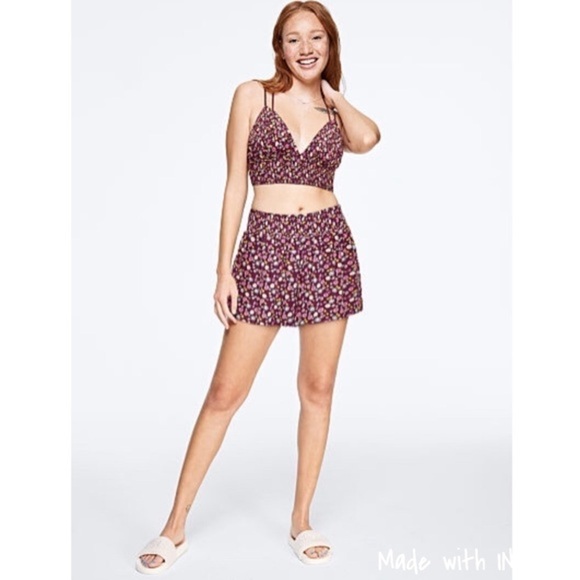 VICTORIA’S Secret PINK Smocked Short Flower Power - Picture 1 of 2